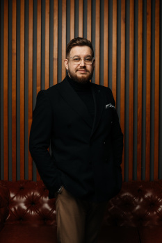 Ведущий Харитонов Борис