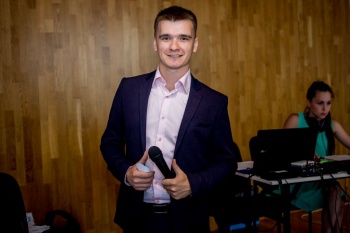 Ведущий Василий Буторин