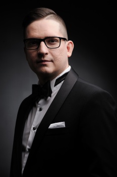 Ведущий Александр Надёжин смотреть подробнее Ведущий Александр Надёжин