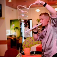 Андрей. Шоу гигантских мыльных пузырей