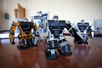 Шоу танцующих роботов