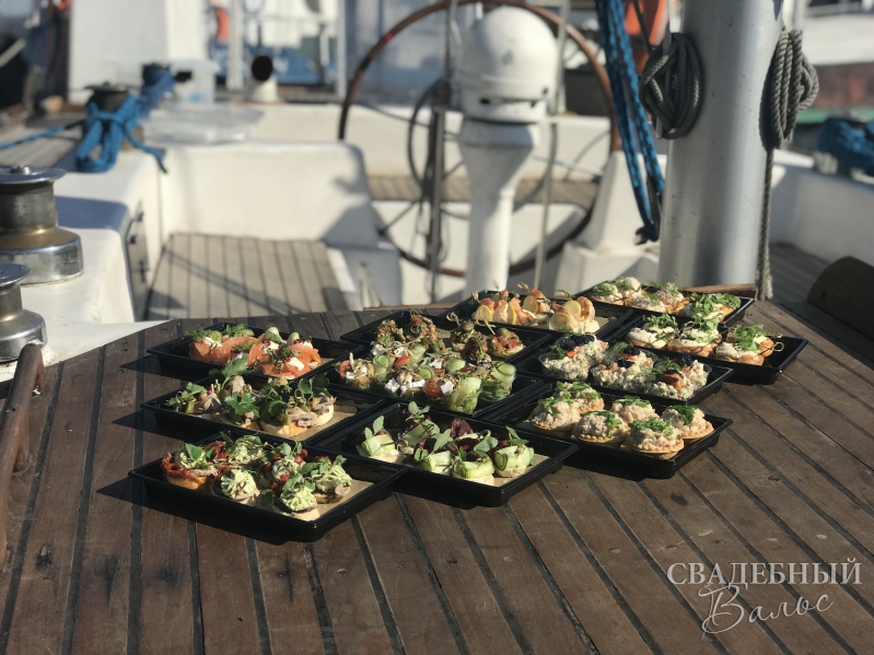 Доставка фуршетных закусок