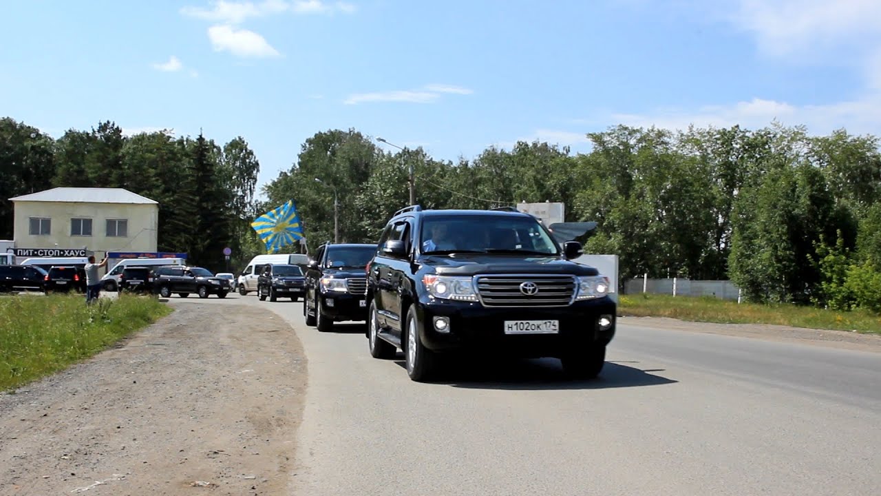 ЧВВАКУШ 2021. Кортеж Land Cruiser. Выпуск офицеров (www.auto454.ru)